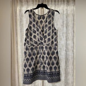 Women’s beach cover up with pockets.